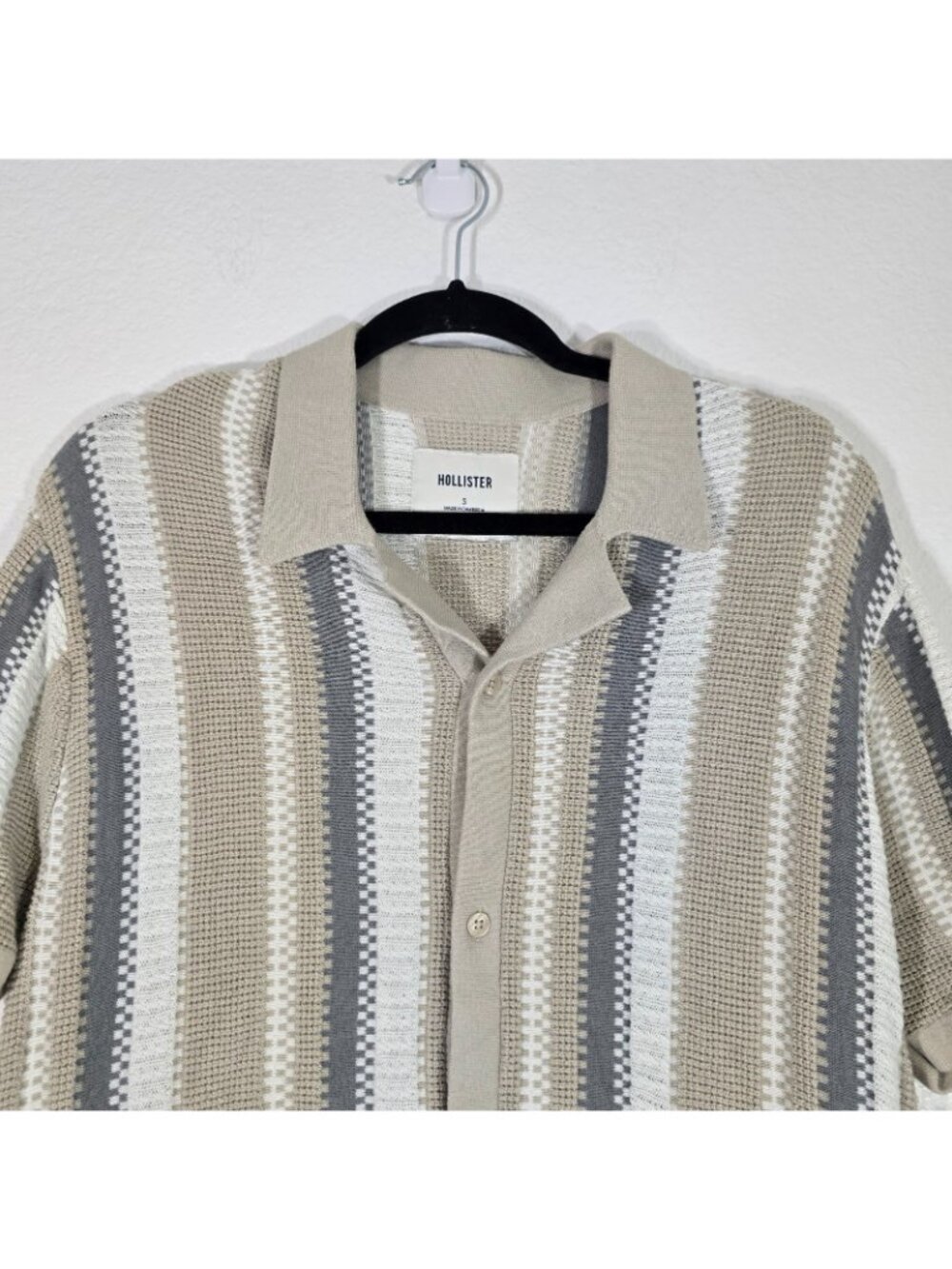 Hollister Button Up Knit Shirt Men Small Tan Stripe Short Sleeve Resortwear - Picture 2 of 8